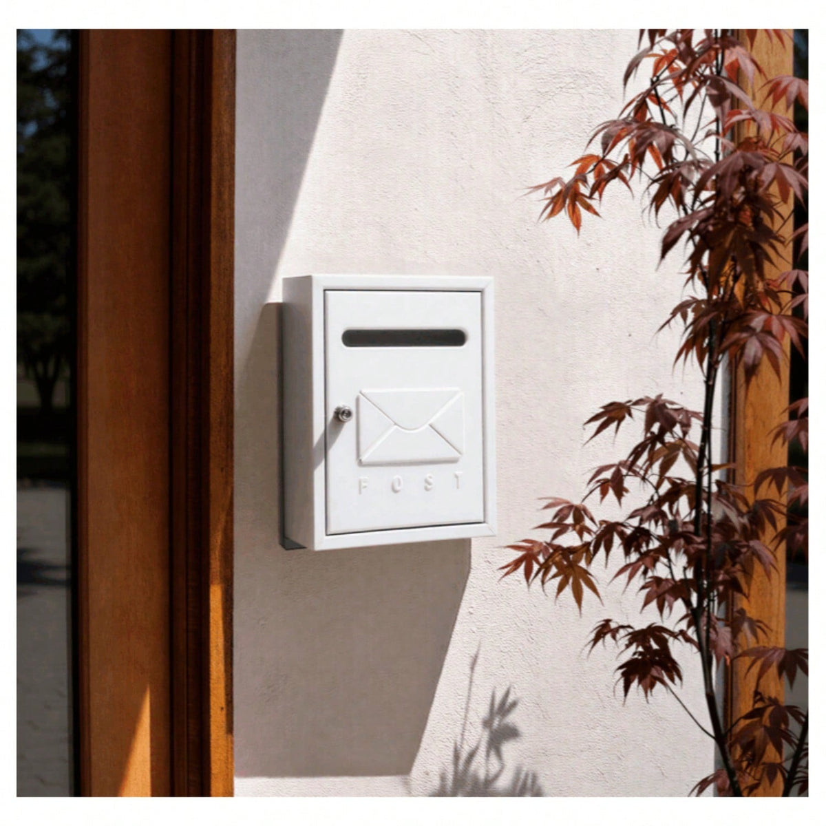 Buzón de Correo Exterior con Cerradura, Buzón de Pared Metálico para Cartas y Sobres, Caja de Correo con Ranura Frontal y Llave, Buzón para Fachada, Puerta, Entrada, Casa, Apartamento y Oficina, Diseño Moderno, 20 × 26 × 7,5 cm, Negro/Blanco
